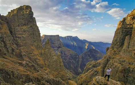 Adventure Travel Hiking In The Drakensberg Africa Geographic