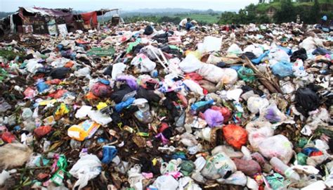Lautan Sampah Plastik Di Tpa Jatibarang Semarang Foto Tempo Co