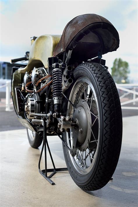 Moto guzzi has the distinction of being the oldest european motorcycle manufacturer in continuous production, churning out motorcycles since 1921. Moto Guzzi 8C 1957 V8 500cc DOHC | バイク