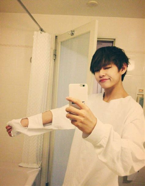 v mirror selfie #5 in 2019 | Taehyung, Taehyung selca, Bts taehyung