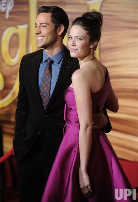 Photo Zachary Levi And Mandy Moore Attend The Premiere Of The Film