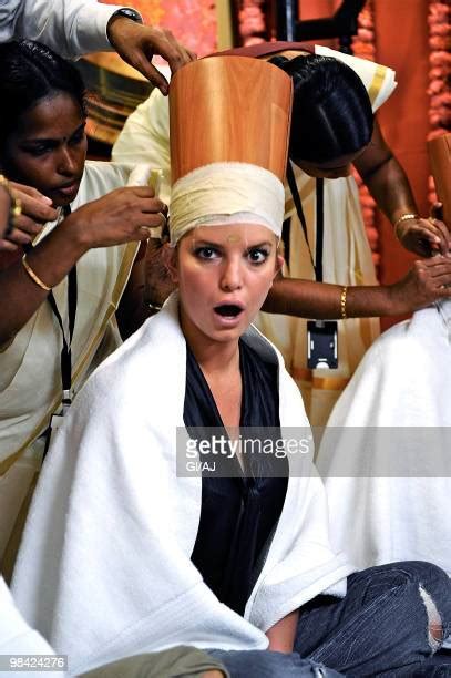 Jessica Simpson Filming Her New Reality Show The Price Of Beauty India Photos Et Images De