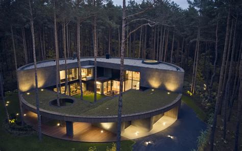 Mobius Architekcis Circle House Blends With The Surrounding Pine Forest