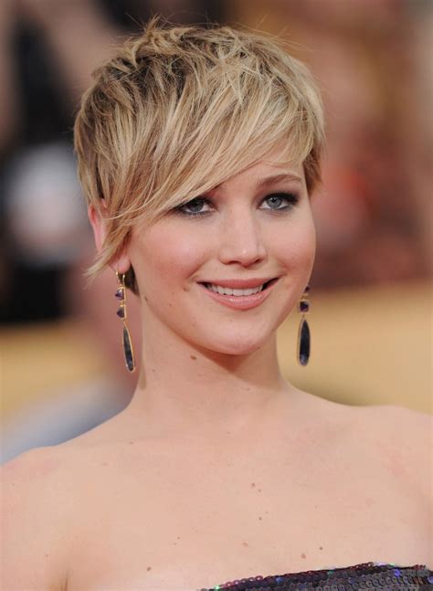 2023 Popular Shaggy Pixie Haircut For Round Face