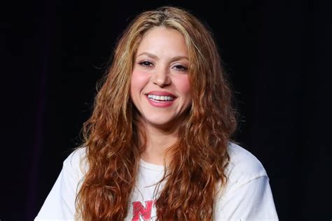 Shakira Enseña Cómo Lucir Un Ajustado Minivestido A Los 45 Años La