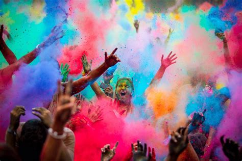 La Primera Fiesta Happy Holi En España ¡llénate De Color