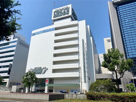 」積年の叫びが、東急ハンズに届いたようです。 鉄製なのに 面倒な手入れ不要 で、シャキッと調理できる ハンズオリジナル炒め鍋 を発見。 とにかく有能なので、見るだけでもいいんで見ていってください。 東急ハンズ心斎橋店が移転を発表!移転先は心斎橋パルコ。現 ...