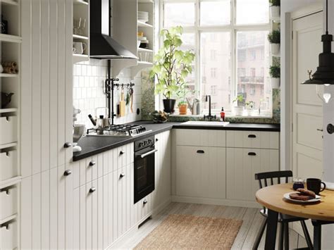 Con un poco de planificación y creatividad, puedes hace que la cocina resulte más cómoda para estar en compañía». Aprende a comprar una cocina IKEA - IKEA