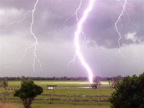 Lightning Strike At Tucabia Caught On Video Clarence Valley Daily