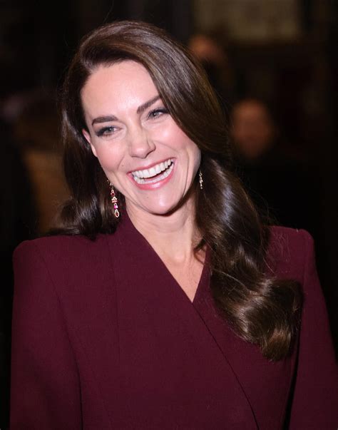 kate middleton s abdominal surgery may have gone awry experts claim the blast breaking