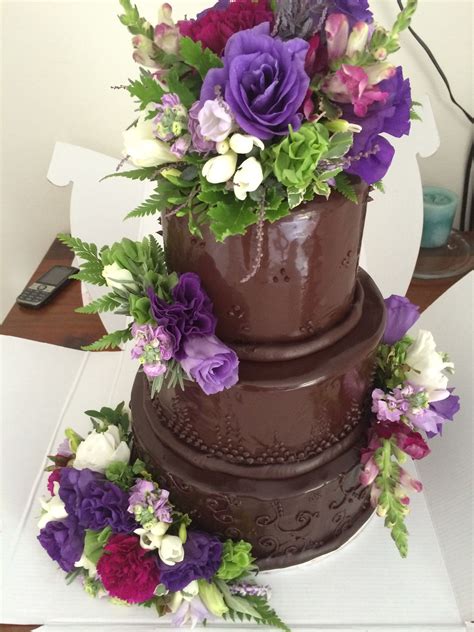 Decorating Chocolate Wedding Cakes With Fresh Flowers