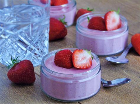 Fold the whipped cream into the chocolate mixture. 1/2 Syn Strawberry Mousse | Recipe | Strawberry mousse ...