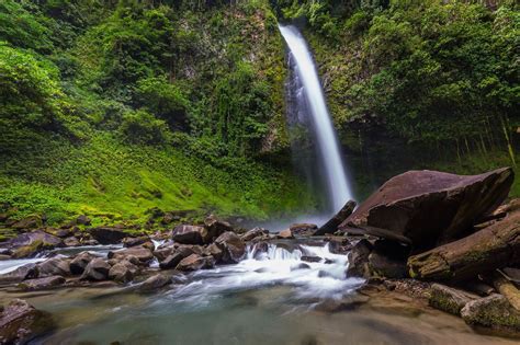 The 7 Most Amazing Waterfalls In Costa Rica Waterfall Beautiful Waterfalls Costa