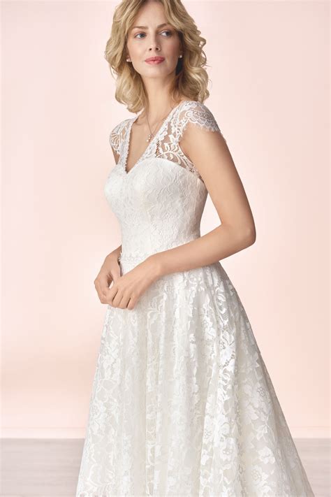 Schlichte brautkleider, volumen brautmode und brautkronen. Brautkleid Elizabeth Konin 2019 - 4180T-0