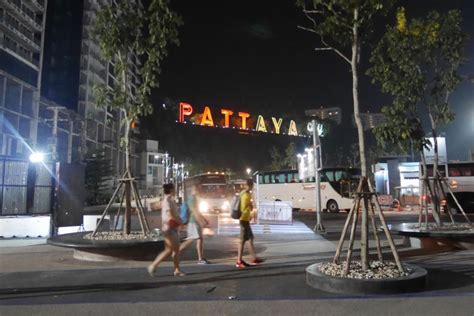 Dunia ini luas dan kemungkinan tidak akan berakhir. Menikmati Pattaya di Malam Hari - Kompas.com