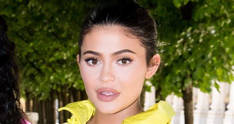 kylie jenner got rid of her lip fillers in new photos who magazine