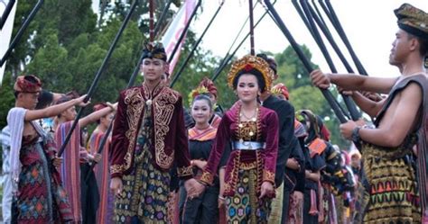 Pakaian Adat Lombok Lengkap Dengan Gambar Dan Penjelasannya