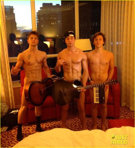Justin Bieber S Nude Guitar Photo Spoofed By Emblem Photo Justin Bieber Naked