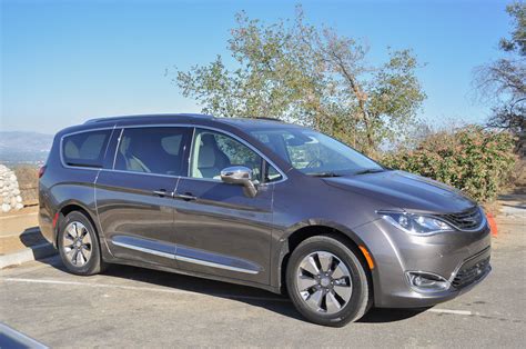 2017 Chrysler Pacifica Hybrid First Drive Of Plug In Hybrid Minivan