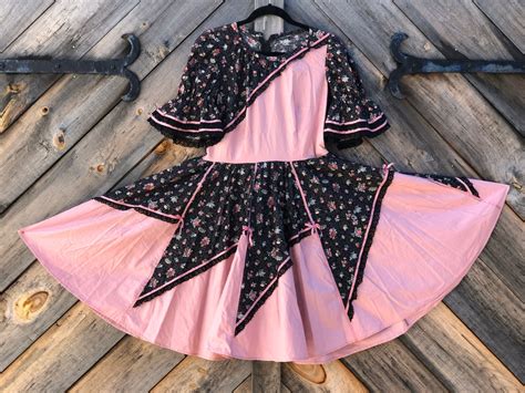 Just Beautiful Vintage 1970s Floral Square Dancing Dress Size Etsy