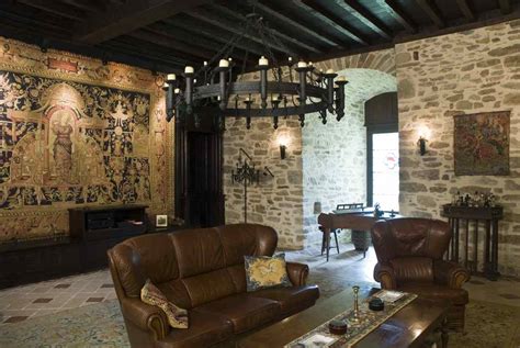 For designing the castle theme bed, i did some research on existing real castles over the net, looking at each of the architectural details. Photo gallery montbrun castle Groundfloor