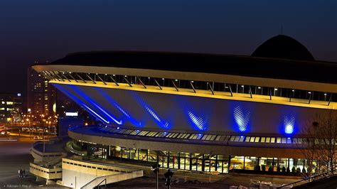Located in the centre of katowice hotel diament spodek is a part of the spodek arena. Katowice - Spodek - Fotoblog fulcrum-1.flog.pl