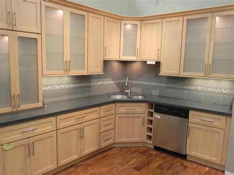 There are choices of color that you can find to be combined with maple kitchen cabinet, but you need the right combination just to make your kitchen look perfect. Maple kitchen cabinets photos
