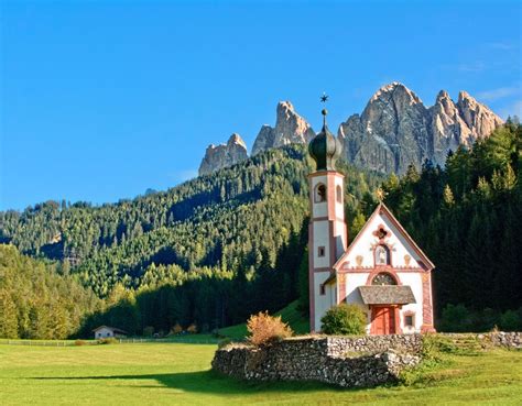 St Magdalena Chapel South Tyrol Beautiful Places Chapel Place Of