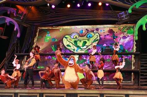 10 Incredible Theme Park Stage Shows That Everyone Should See At Least Once