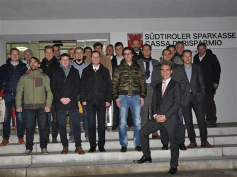 Die höchstgeschwindigkeit beträgt 30 km/h. Südtiroler Firmen besuchen Sparkasse-Niederlassung in ...