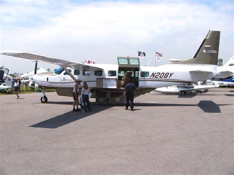 The airplane typically seats nine passengers. Cessna 208 Caravan - Wikipedie