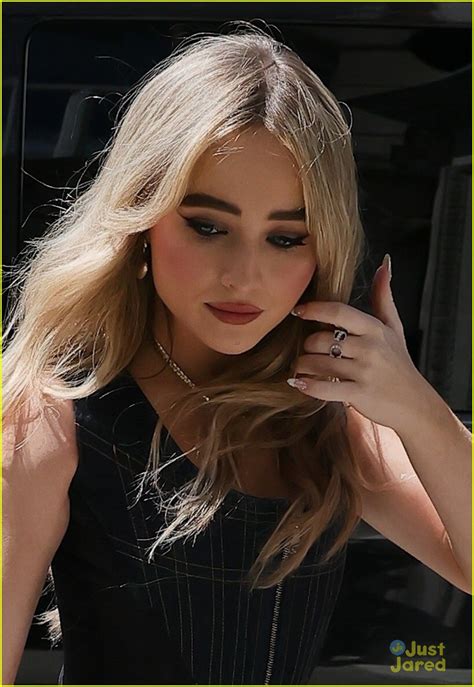 Sabrina Carpenter Rocks Gold Thigh High Boots For London Outing Photo