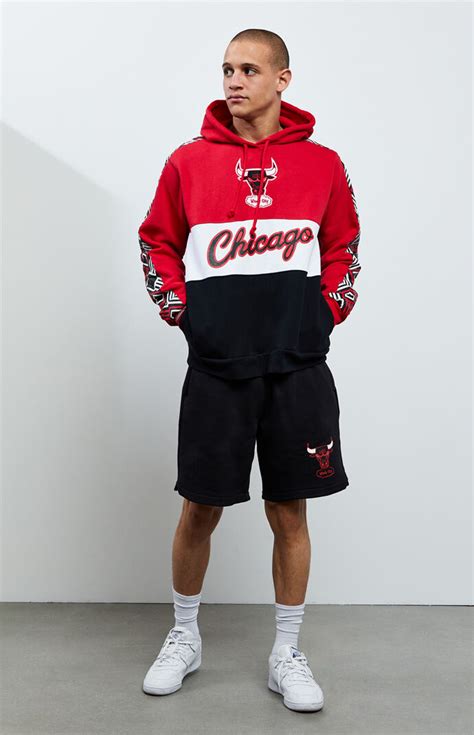 Display your spirit with officially licensed chicago bulls hooded sweatshirts in a variety of styles from the ultimate sports store. Mitchell and Ness Chicago Bulls Hoodie at PacSun.com
