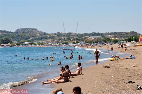 An allen größeren stränden auf der griechischen insel rhodos kann man sich in einer umkleidekabine am strand umziehen und unter einer brause. Faliraki vakantie - populaire badplaats op Rhodos