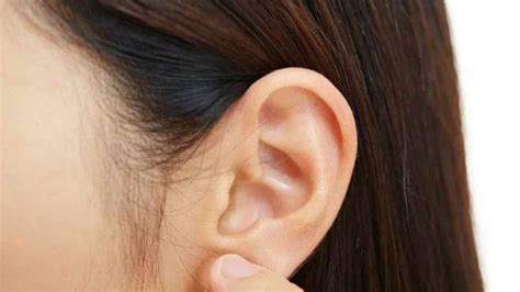 big benefits of ear massage its helpful in many problems with reducing tension headache कान की