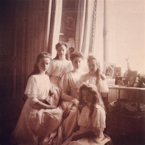 Empress Alexandra Feodorovna With Her Daughters 1909 Anastasia