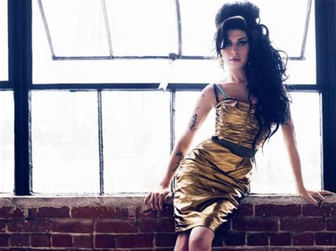 Amy Winehouse Releases New The Girl From Ipanema Cover Cover Me