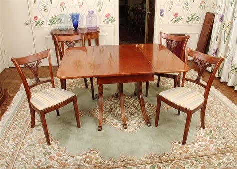 Duncan Phyfe Style Dining Room Table And Chairs Ebth