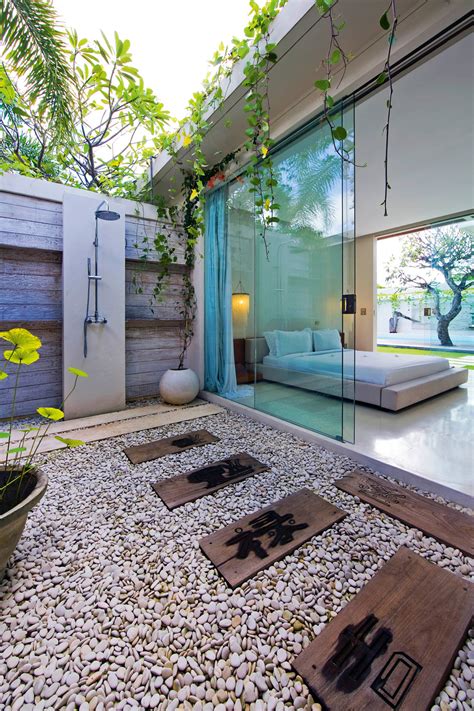 Luxurious Outdoor Bathrooms