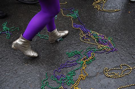 Traditions De Mardi Gras Ce Quil Faut Savoir Sur Les Perles Les