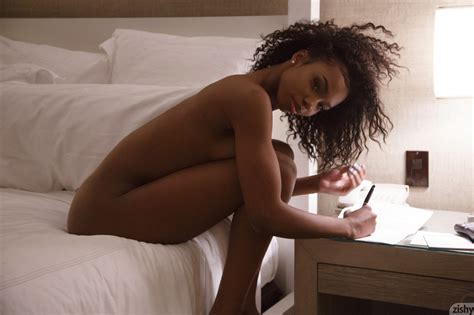 Teen Ebony Asia Amour Exposes Her Astonishing Body And Poses In A Hotel
