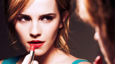 Emma Watson Putting On Lipstick Hd Celebrities 4k Wallpapers Images
