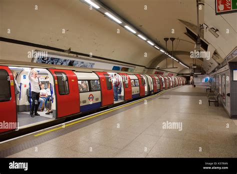 Northern Line Train At Euston Underground Station In London Stock Photo