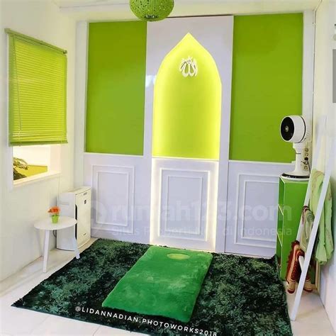 Kemudian pada desain ini, kita bisa lihat sebuah mushola dengan konsep interior yang sederhana dengan penambahan interior yang khas dengan nuansa yang islami. 7 Gambar Mushola Minimalis Dalam Rumah yang Bikin Pengen ...