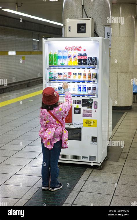 Vending Machine Girl Hi Res Stock Photography And Images Alamy