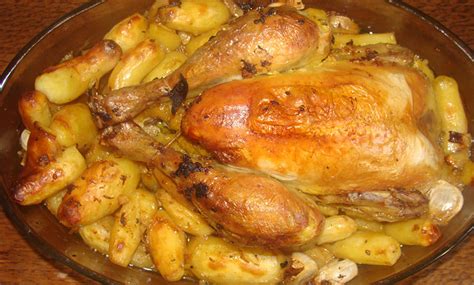 Poulet rôti à lail et aux pommes de terre rattes Recettes Et Delices