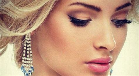 Voici plusieurs photos de maquillage yeux pour blonde yeux marrons si vous cherchez de l'inspiration pour habiller votre regard. Comment se maquiller quand on est blonde