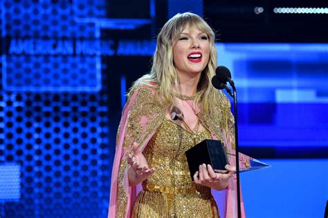 Taylor Swift Named Artist Of The Decade At The 2019 American Music Awards
