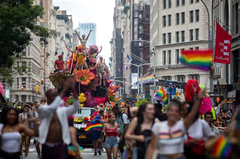 teilnehmer liefern prosa key west gay pride 2019 paddel nord kleidung wechseln