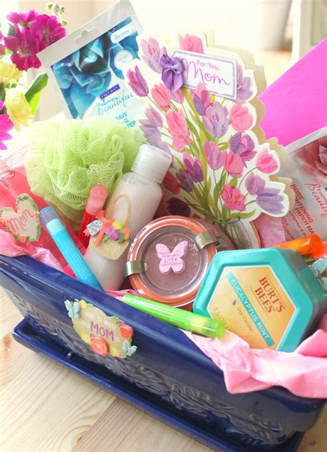 Mothers day gift guide unique gift ideas for women. How To Give Your Mom A Relaxing Personalized Spa Pack # ...